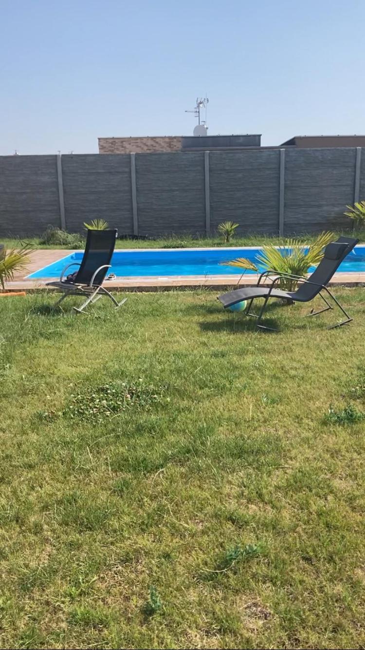 5 Izbovy Samostatny Stojaci Rodinny Dom S Podkrovim A Velkou Zahradou So Sezonnym Bazenom, Celorocnou Saunou A Virivkou-Momentalne Pokazena- Od Augusta Bude Nova Na Dovolenku A Oddych Topolniky Exterior foto